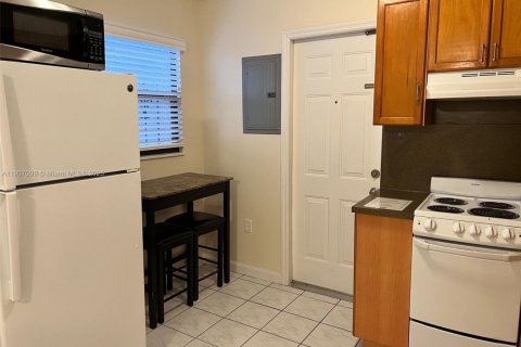 House in Miami, Florida 1 bedroom № 1973122 - photo 9