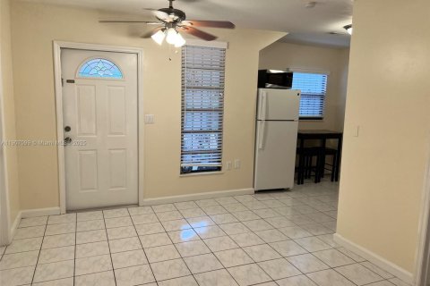 House in Miami, Florida 1 bedroom № 1973122 - photo 8
