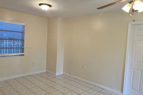 House in Miami, Florida 1 bedroom № 1973122 - photo 7