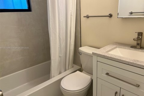 House in Miami, Florida 1 bedroom № 1973122 - photo 13