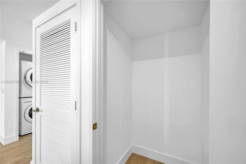 Condo in Miami, Florida, 1 bedroom № 2178414 - photo 19
