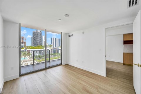 Condo in Miami, Florida, 1 bedroom № 2178414 - photo 12
