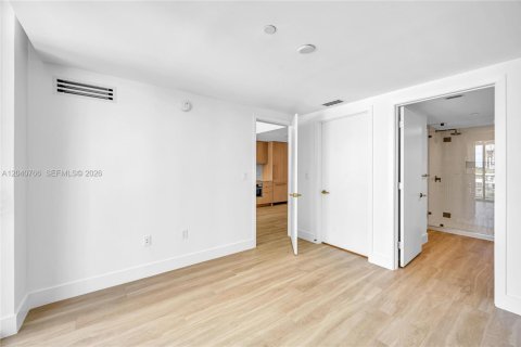 Condo in Miami, Florida, 1 bedroom № 2178414 - photo 11