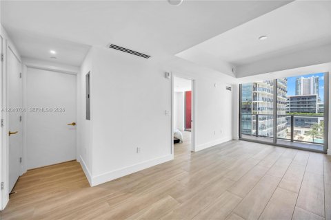 Condo in Miami, Florida, 1 bedroom № 2178414 - photo 9