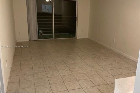 Condo in Lauderhill, Florida, 1 bedroom  № 1957198 - photo 1