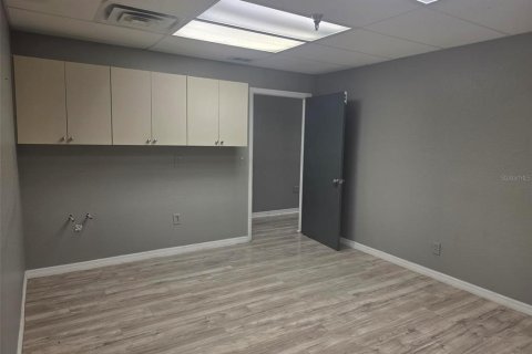 Immobilier commercial à louer à Port Charlotte, Floride: 1035.3 m2 № 2166493 - photo 7