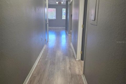 Immobilier commercial à louer à Port Charlotte, Floride: 1035.3 m2 № 2166493 - photo 8