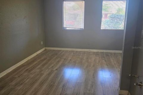 Immobilier commercial à louer à Port Charlotte, Floride: 1035.3 m2 № 2166493 - photo 2