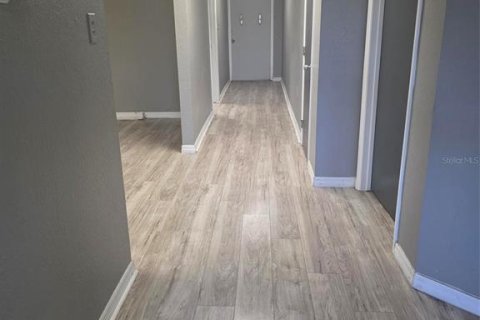 Immobilier commercial à louer à Port Charlotte, Floride: 1035.3 m2 № 2166493 - photo 3