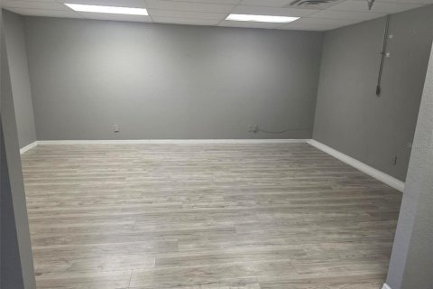 Immobilier commercial à louer à Port Charlotte, Floride: 1035.3 m2 № 2166493 - photo 4