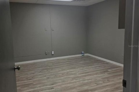 Immobilier commercial à louer à Port Charlotte, Floride: 1035.3 m2 № 2166493 - photo 6