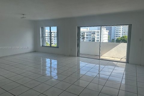 Copropriété à louer à Bay Harbor Islands, Floride: 1 chambre, 118.45 m2 № 2154509 - photo 2