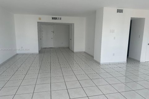 Copropriété à louer à Bay Harbor Islands, Floride: 1 chambre, 118.45 m2 № 2154509 - photo 4