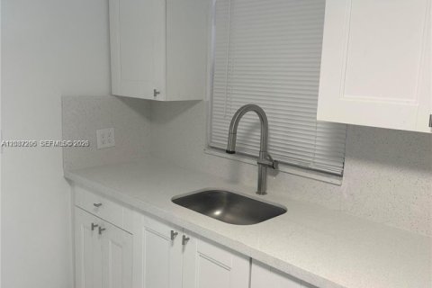 Copropriété à louer à Bay Harbor Islands, Floride: 1 chambre, 118.45 m2 № 2154509 - photo 6