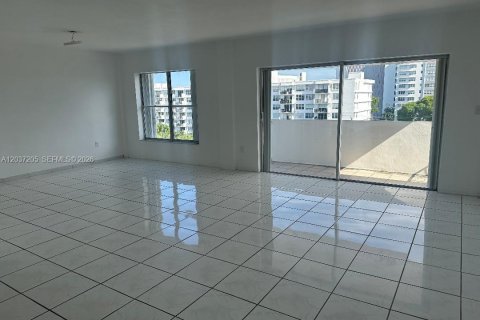Copropriété à louer à Bay Harbor Islands, Floride: 1 chambre, 118.45 m2 № 2154509 - photo 3