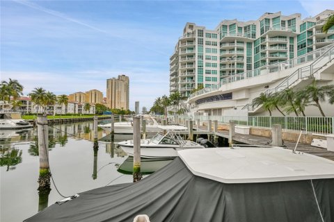 Condo in Aventura, Florida, 3 bedrooms  № 2052946 - photo 18