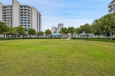 Condo in Aventura, Florida, 3 bedrooms  № 2052946 - photo 27