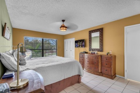 Townhouse in Miami, Florida 3 bedrooms, 146.32 sq.m. № 1742122 - photo 22
