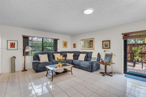 Townhouse in Miami, Florida 3 bedrooms, 146.32 sq.m. № 1742122 - photo 6