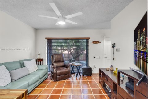 Townhouse in Miami, Florida 3 bedrooms, 146.32 sq.m. № 1742122 - photo 11