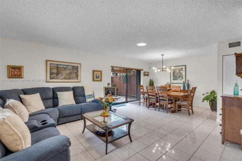 Townhouse in Miami, Florida 3 bedrooms, 146.32 sq.m. № 1742122 - photo 5
