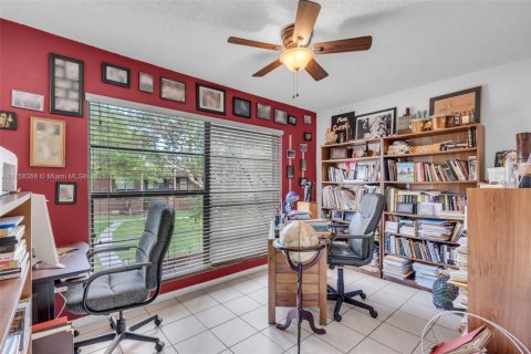 Townhouse in Miami, Florida 3 bedrooms, 146.32 sq.m. № 1742122 - photo 20
