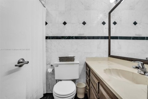 Townhouse in Miami, Florida 3 bedrooms, 146.32 sq.m. № 1742122 - photo 19
