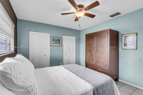 Townhouse in Miami, Florida 3 bedrooms, 146.32 sq.m. № 1742122 - photo 18