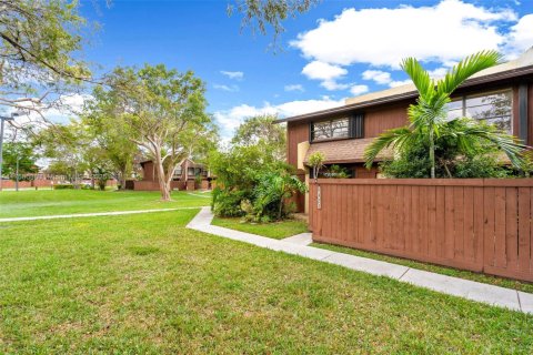 Townhouse in Miami, Florida 3 bedrooms, 146.32 sq.m. № 1742122 - photo 3