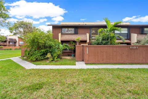 Townhouse in Miami, Florida 3 bedrooms, 146.32 sq.m. № 1742122 - photo 2