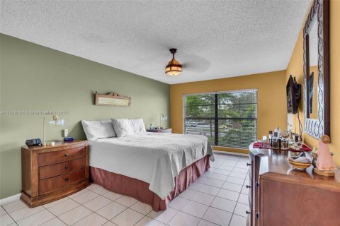 Townhouse in Miami, Florida 3 bedrooms, 146.32 sq.m. № 1742122 - photo 21