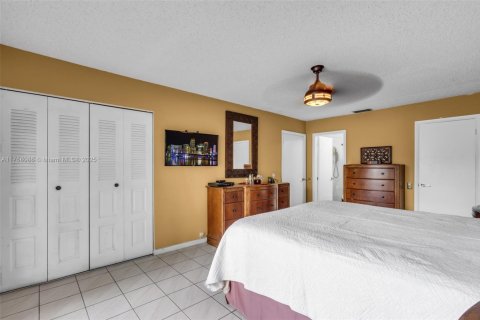 Townhouse in Miami, Florida 3 bedrooms, 146.32 sq.m. № 1742122 - photo 23