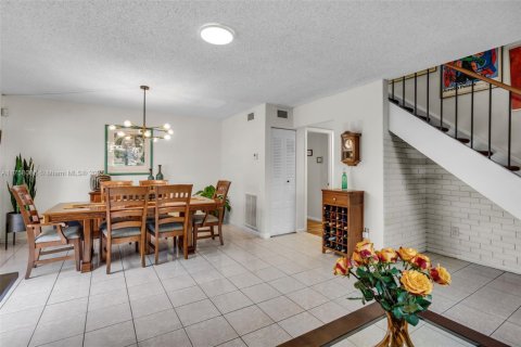 Townhouse in Miami, Florida 3 bedrooms, 146.32 sq.m. № 1742122 - photo 8