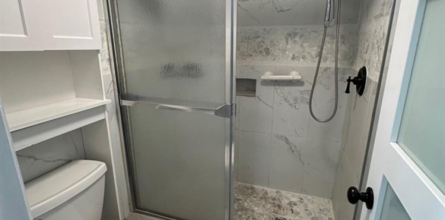 Кондоминиум с 2 спальнями в Тамарак, Флорида № 1154150
