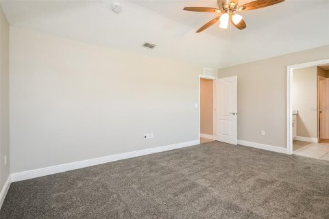 House in Kissimmee, Florida 4 bedrooms, 195.09 sq.m. № 1911758 - photo 9