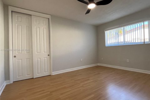 Villa ou maison à louer à Cooper City, Floride: 4 chambres, 193.7 m2 № 2024727 - photo 16