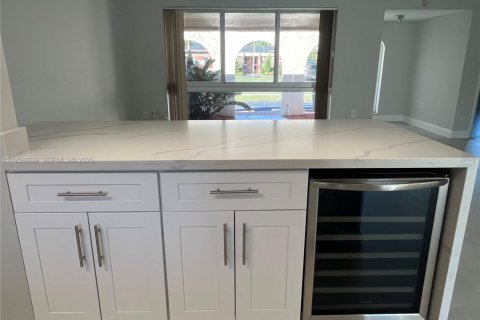 Villa ou maison à louer à Cooper City, Floride: 4 chambres, 193.7 m2 № 2024727 - photo 5