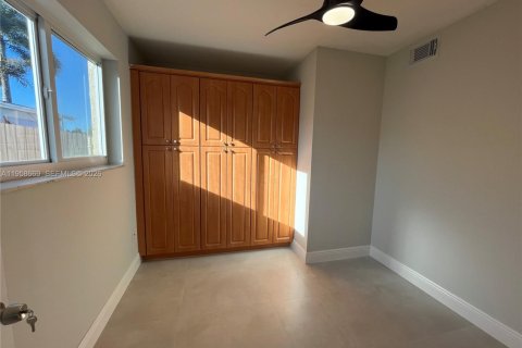 Villa ou maison à louer à Cooper City, Floride: 4 chambres, 193.7 m2 № 2024727 - photo 14