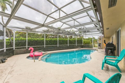 House in Tamarac, Florida 3 bedrooms, 192.77 sq.m. № 1809702 - photo 2