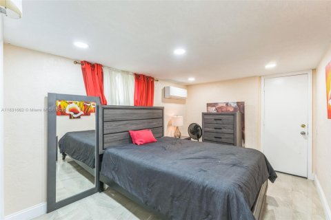 House in Tamarac, Florida 3 bedrooms, 192.77 sq.m. № 1809702 - photo 13