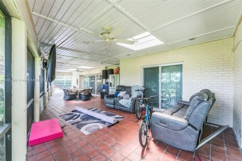 House in Tamarac, Florida 3 bedrooms, 192.77 sq.m. № 1809702 - photo 20