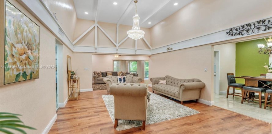 House in Tamarac, Florida 3 bedrooms, 192.77 sq.m. № 1809702