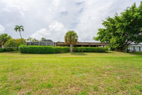House in Tamarac, Florida 3 bedrooms, 192.77 sq.m. № 1809702 - photo 18