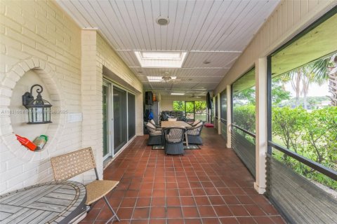 House in Tamarac, Florida 3 bedrooms, 192.77 sq.m. № 1809702 - photo 19