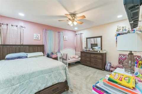 House in Tamarac, Florida 3 bedrooms, 192.77 sq.m. № 1809702 - photo 10