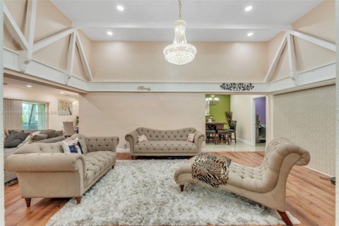 House in Tamarac, Florida 3 bedrooms, 192.77 sq.m. № 1809702 - photo 16