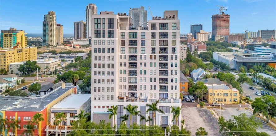 Condo in Saint Petersburg, Florida, 3 bedrooms № 1638007