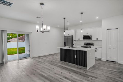 House in Citrus Springs, Florida 4 bedrooms, 170.29 sq.m. № 2211171 - photo 4