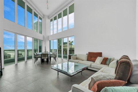Condominio en venta en Miami, Florida, 3 dormitorios, 224.36 m2 № 2154457 - foto 3