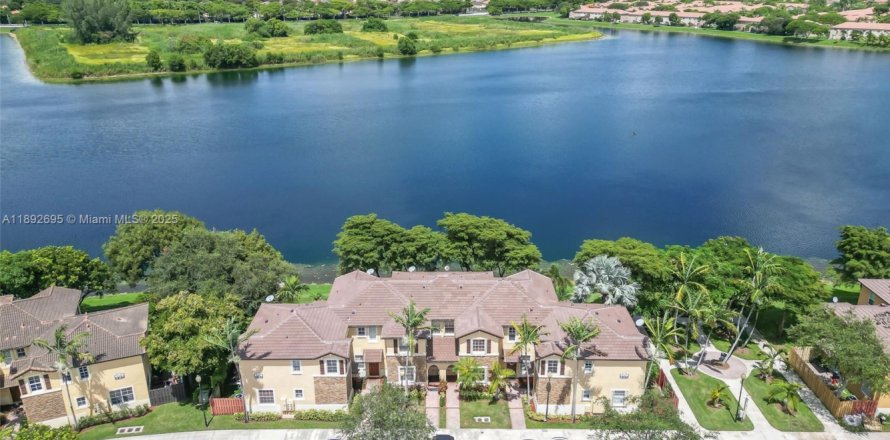 Condo à Cutler Bay, Floride, 3 chambres № 1946411